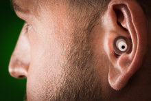 Unauffällige Ohrstöpsel gegen Bürolärm